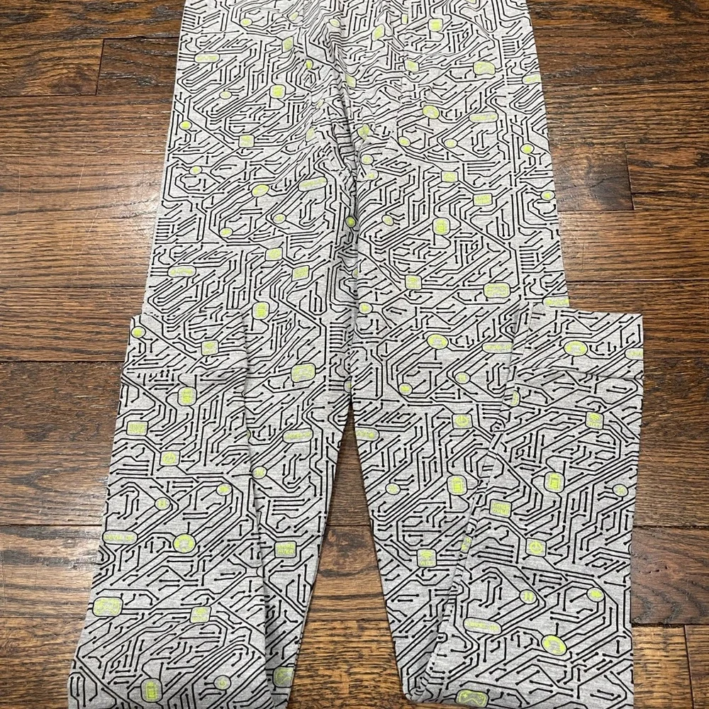 Girls 2 pajamas pants bundle green and gray size 10